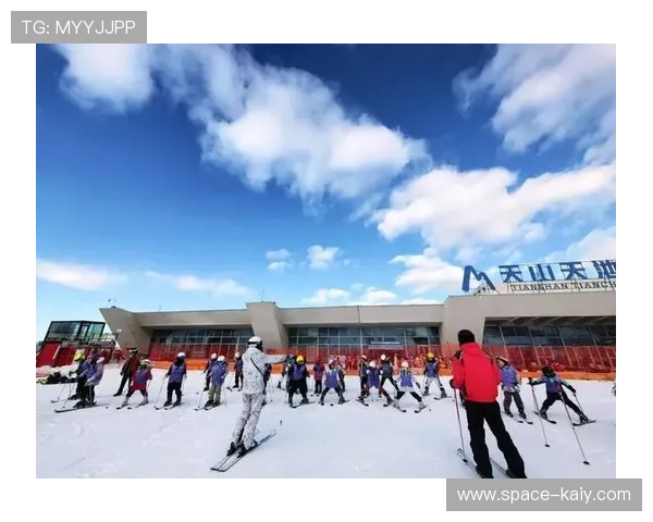 天山天池滑雪场布置完成，雪地排球赛宣传预热多平台展开