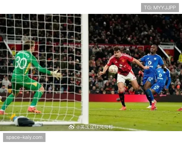 前德甲裁判谈定位球判罚难点:如何界定进攻球员在越位位置是否参与干扰 前德甲裁判谈定位球判罚难点:如何界定进攻球员在越位位置是否参与干扰